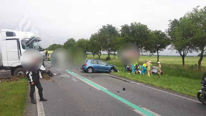 Het politiekorps Zeewolde (Flevoland) gaf twee foto's vrij van het zwaar ongeval aan de Gooiseweg.