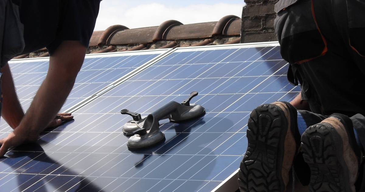 Huurhuizen op Gelders Eiland worden vol gelegd met zonnepanelen; opbrengst niet direct naar huurders