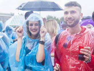 Wordt het straks dansen in de regen op Pukkelpop? Festivalgangers en organisatoren vertellen hoe zij de nattigheid trotseren