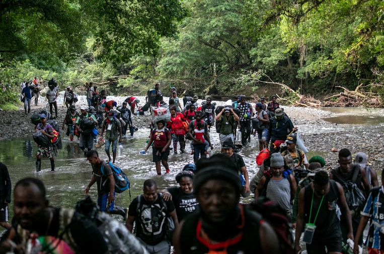 Duizenden Haïtianen zijn op de vlucht voor de armoede en het geweld in hun land. Beeld Getty Images