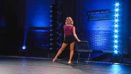 "Ik ben eigenlijk allergisch voor stoelen": Britt verrast jury met ...