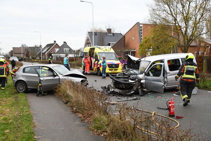 Half december knalden er op Rietveld (N458) twee auto's op elkaar. Eén van de bestuurders overleed een week later.