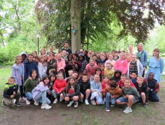 Leerlingen VBS Sint-Gorik en GO! De Krekel versieren 150 nestkastjes om op te hangen in hun tuin en in Warandepark