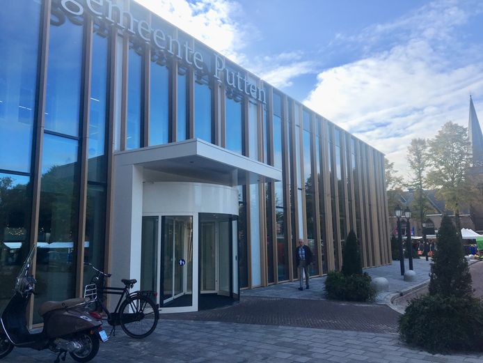 Het gemeentehuis in Putten.