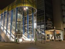 Glazen kap van Mandelabrug in Zoetermeer met spoed ontmanteld, treinstation blijft afgesloten