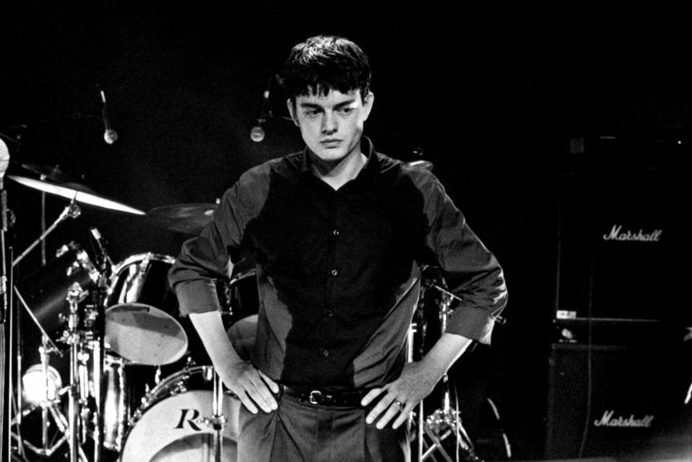 Sam Riley als Ian Curtis in ‘Control’. Beeld 