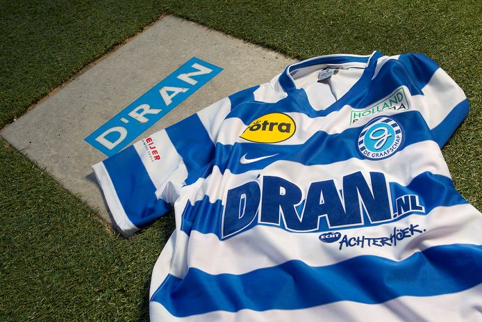 Een oud shirt van voetbalclub De Graafschap.