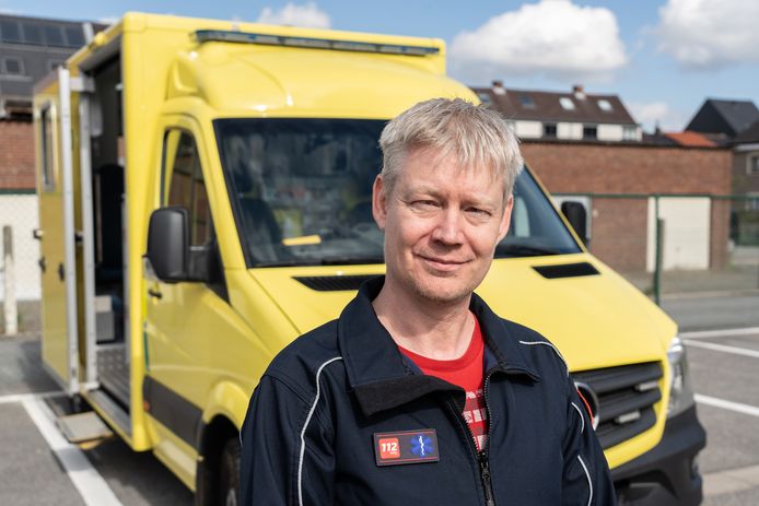Michaël Dalschaert was 25 jaar lang ambulancier bij de Hulpverleningszone Waasland. Tot daar in januari vorig jaar abrupt een einde aan kwam.