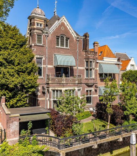 Deze villa - met 100 jaar oude visgraatvloer - staat te koop voor dik 2 miljoen