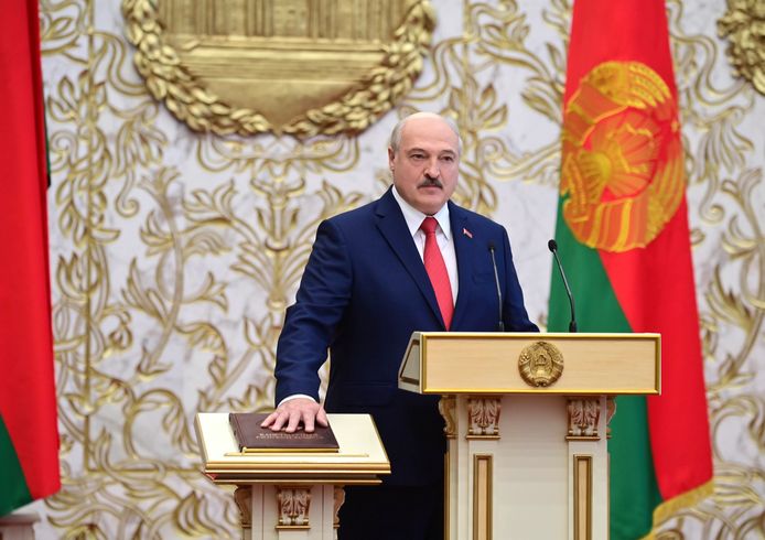 De Wit-Russische president Loekasjenko heeft op 23 september opnieuw de eed afgelegd.