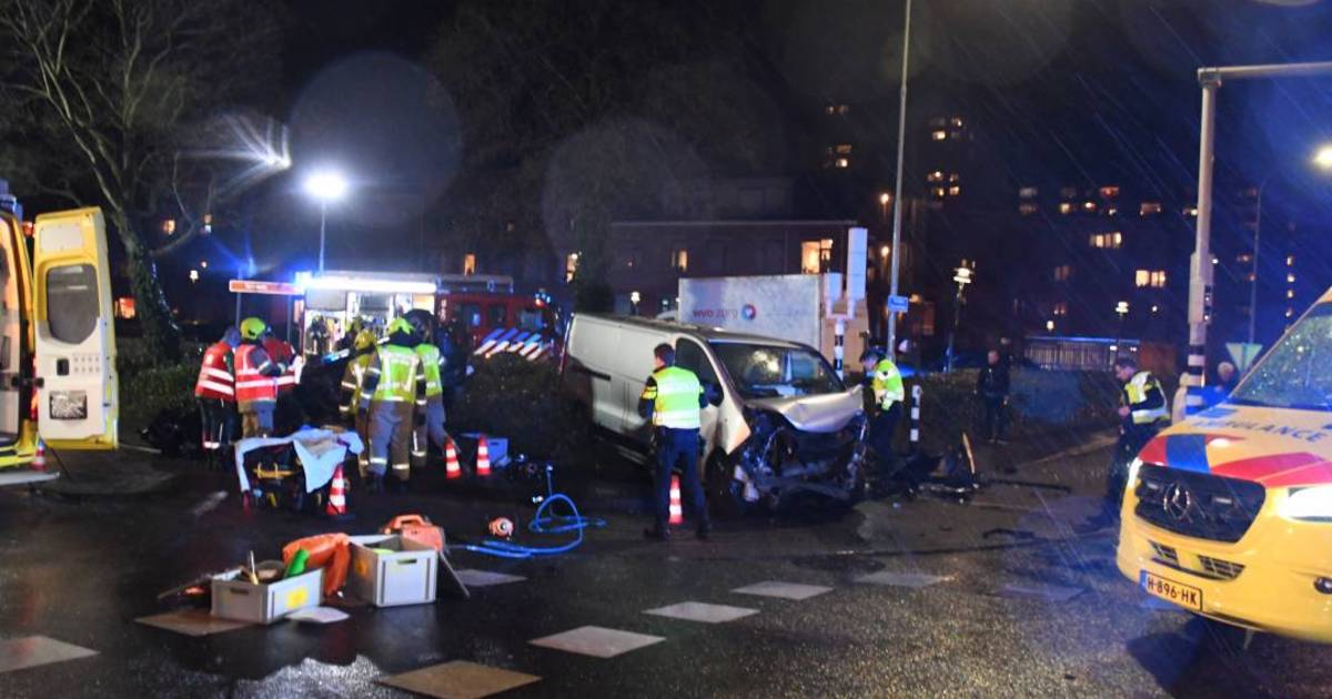 Ernstig ongeval in Vlissingen; twee personen bekneld in auto.
