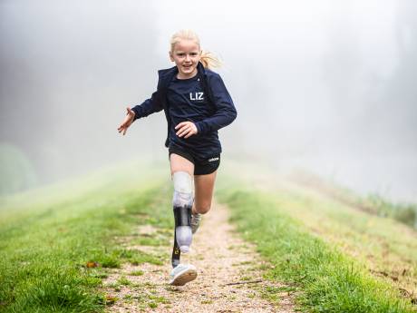 Onderbeen van Lizzie (8) werd geamputeerd, maar door deze blade kan ze nu rennen: ‘Ga als een speer’