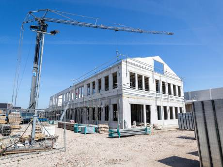 Het schiet al aardig op met de bouw van de Brede School Zilverackers : twee basisscholen en twee kinderopvangcentra delen een dak 