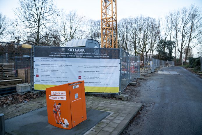 Na de sloop van de eerste Kielparktoren in 2021 is nu gestart met de bouw van de opvolger.