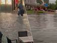 Zware onweersbuien veroorzaken wateroverlast in Limburg en Antwerpen, ook Nederland geteisterd door noodweer