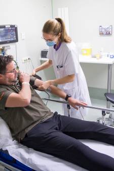 Moet de dokter 24/7 voor je klaarstaan bij een ‘noodgeval’, of moeten we ‘zere knie’ zélf oplossen?