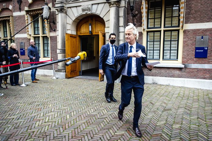 Geert Wilders (PVV) vertrekt bij het ministerie van Algemene Zaken na afloop van een overleg met premier Mark Rutte.