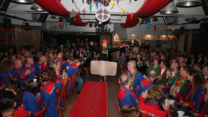 Een volle zaal bij Papgat op de Planken