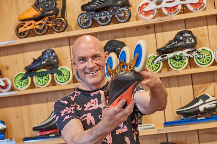 Arjan Mombarg legt de lat erg hoog voor zichzelf: 700 kilometer skeeleren in een etmaal. Gezond verstand of pure waanzin? ,,Sommigen verklaren me voor gek. Of vinden dat maar grootspraak. Maar ik weet dat ik dat kan.''