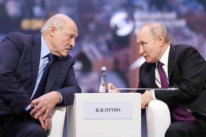Le président biélorusse Loukachenko (à gauche) et le président russe Vladimir Poutine.