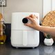 Bakpapier of aluminiumfolie in de airfryer: hoe gevaarlijk is dat?