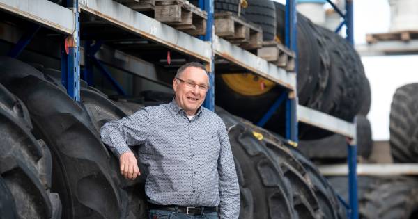 Waarom Hans met zijn ‘blauwe hagedis’ complete keukens uit Elst naar Bosnië rijdt