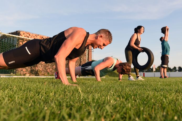 Bram’s Bootcamp met lichaamseigen gewicht, autoband of kettlebell.