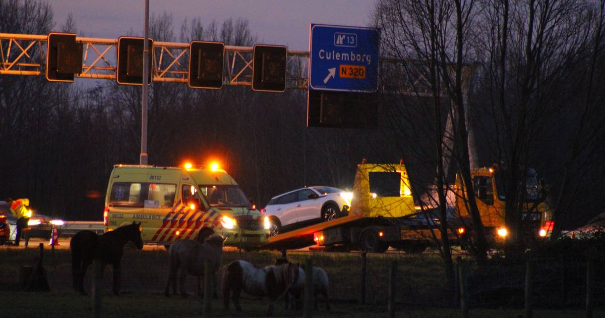 Automobilist gewond bij ongeluk op A2: kilometerslange file.