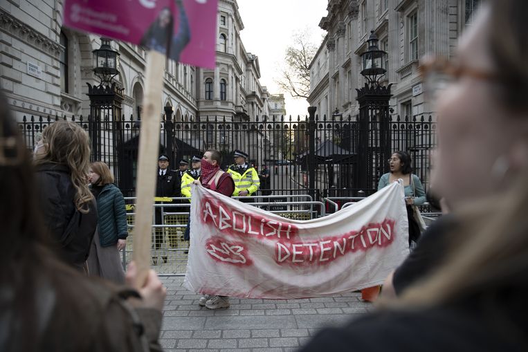 In Londen werd donderdag geprotesteerd voor Downing Street 10 tegen het plan van Johnson. Beeld Getty Images