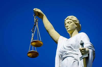 ‘Moordende femme fatale’ hoort 20 jaar cel tegen zich eisen