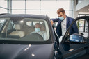 Een nieuwe auto kopen levert voor veel mensen stress op.