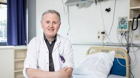 Professor vertelt wat de klachten zijn van slaapapneu en wat je eraan kan doen