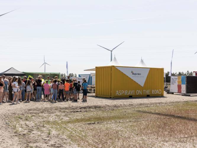 500 kinderen leren bij op grootste windmolenpark van Vlaanderen: “Als klein kind was ik ziek van giftige stoffen, waardoor ik propere energie belangrijk vind”