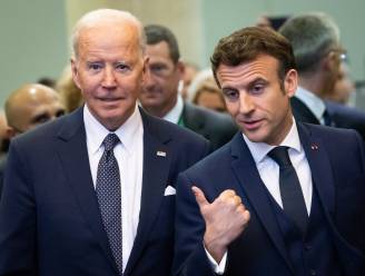 Macron waarschuwt voor "verbale escalatie" nadat Biden Poetin een “slachter” heeft genoemd