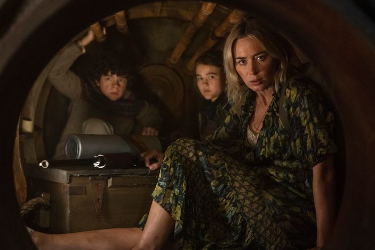 De kinderen Noah Jupe en Millicent Simmonds, en Emily Blunt als de moeder in 'A Quiet Place Part II', even beklemmend als de eerste film.  Beeld AP