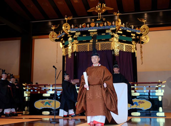 Keizer Naruhito tijdens de ceremonie.