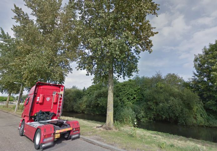Een truck geparkeerd aan de Buys Ballotstraat in Ede.