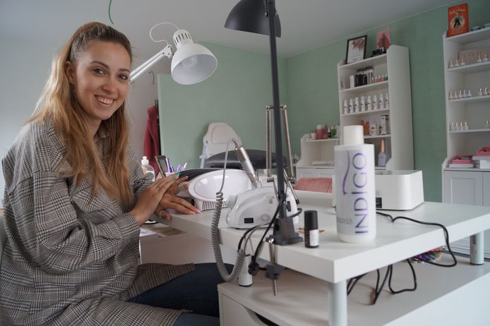 Nagelstyliste Céline Cracco start een eigen zaak in Oostnieuwkerke