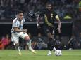 Martina in duel met Inter-spits Lautaro Martinéz.