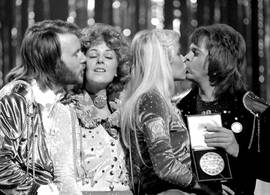 ABBA bedankt fans: ‘Er gaat geen dag voorbij dat we niet aan jullie denken’