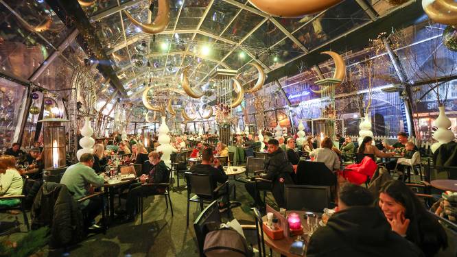 Enorme iglo-tent op Markt in Eindhoven is een succes: ‘Een groot spektakel en het loopt als een trein’