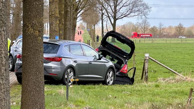 Politie achtervolgt boeven met 150 kilometer per uur door druk Enschede: ‘Onze dochter werd op een haar na geraakt’