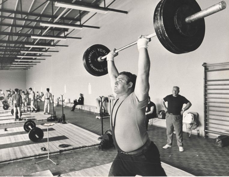 1968, Piet van der Kruk in de trainingshal bij de Olympische Spelen in Mexico. Beeld ANP