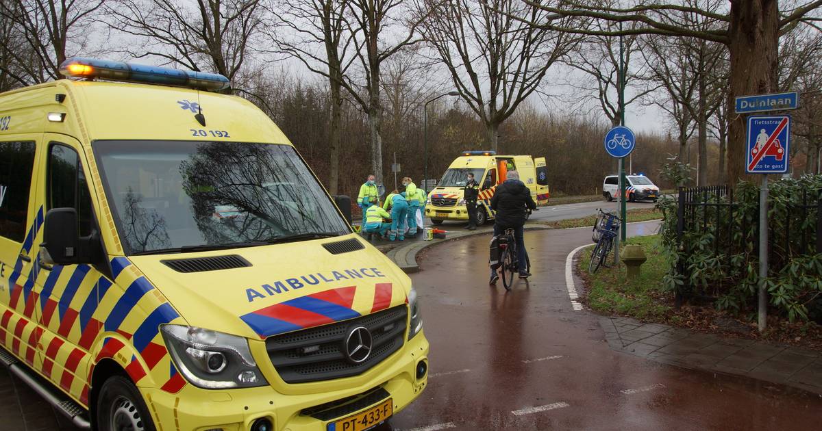 Fietser zwaargewond bij aanrijding in Kaatsheuvel, met spoed naar het ziekenhuis.