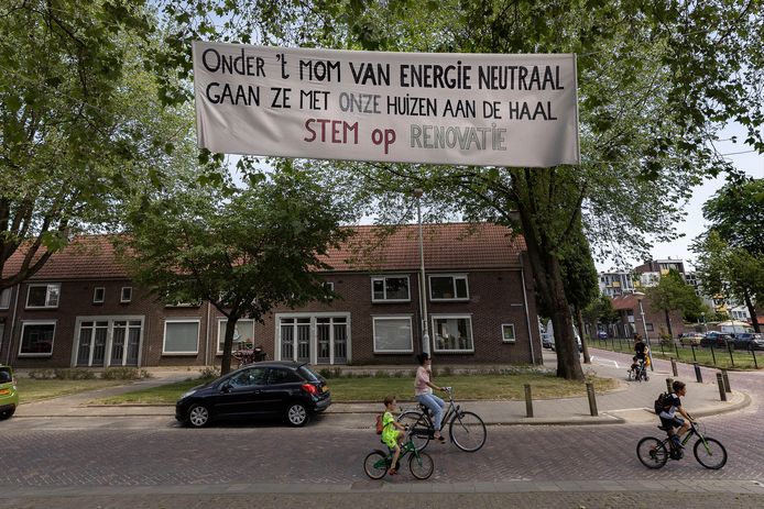 In de Gildebuurt in Eindhoven moesten bewoners kiezen tussen renoveren of sloop met nieuwbouw. De uitslag was 49 procent voor renoveren en 49 procent voor sloop. Foto DCI Media