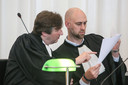 Jeroen D'Hondt en Anthony Mallego, de advocaten van Megan D'Haen in overleg tijdens het proces.