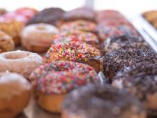 Man eist geld bij overval op donutwinkel waar je alleen kunt pinnen