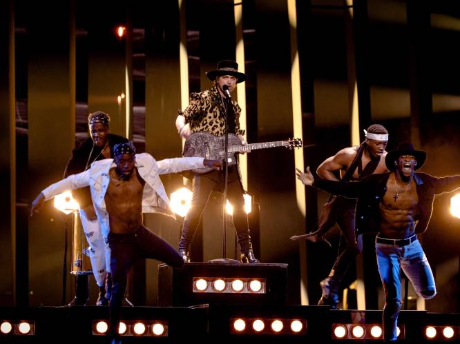 Waylon buigt niet voor Eurovisie-kritiek: dansers blijven op podium