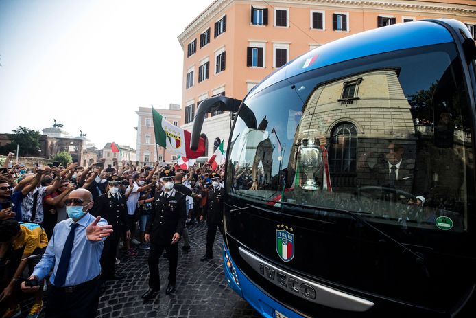 Le bus de l'équipe italienne  à Rome, ce 12 juillet.