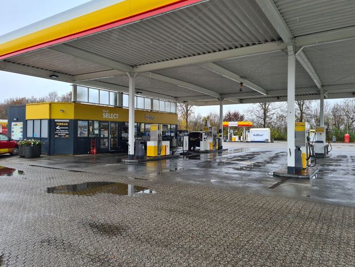 De inbrekers sloegen toe bij een tankstation in Didam.